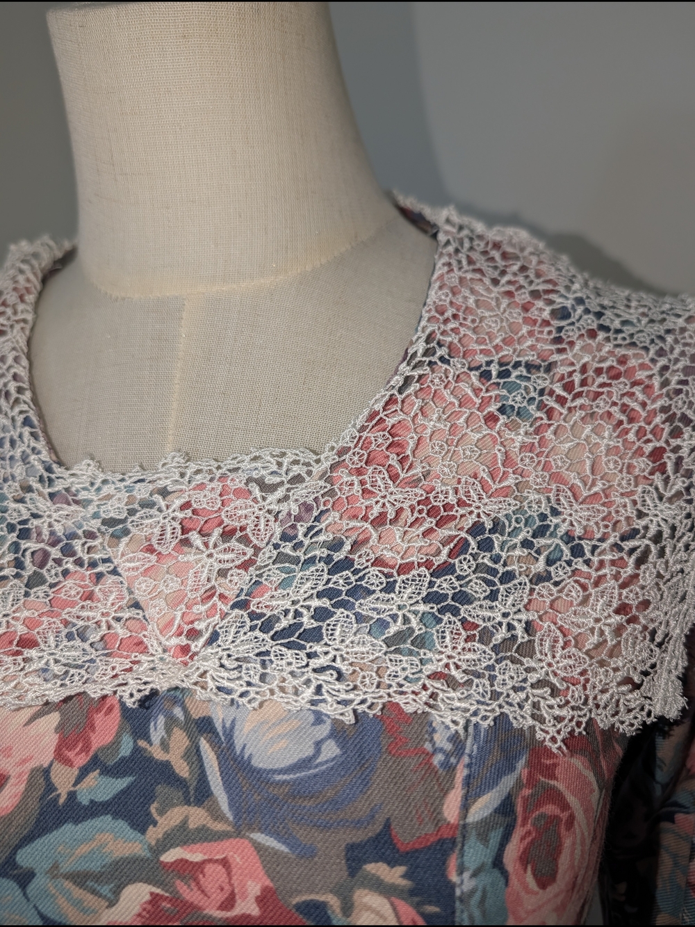 Vintage 1980s Floral Lace Yoke Midi Dress - Picture 6 of 13